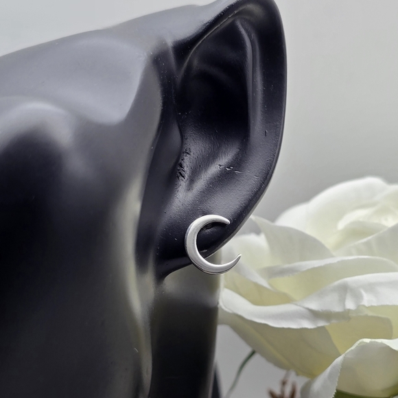 ❤️ MEDIA LUNA STUD EARRINGS - Picture 2 of 6